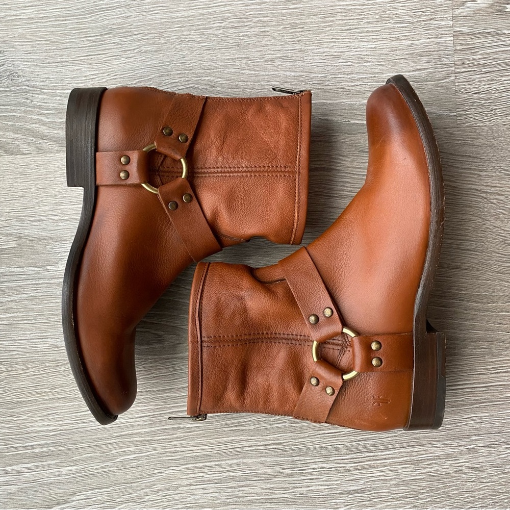 FRYE Philip Harness Short in Brown Size 8